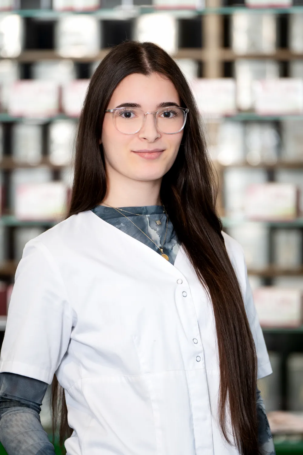 Fiona Shabani   Lehrling In Der St. Anna Apotheke   Portraitbild
